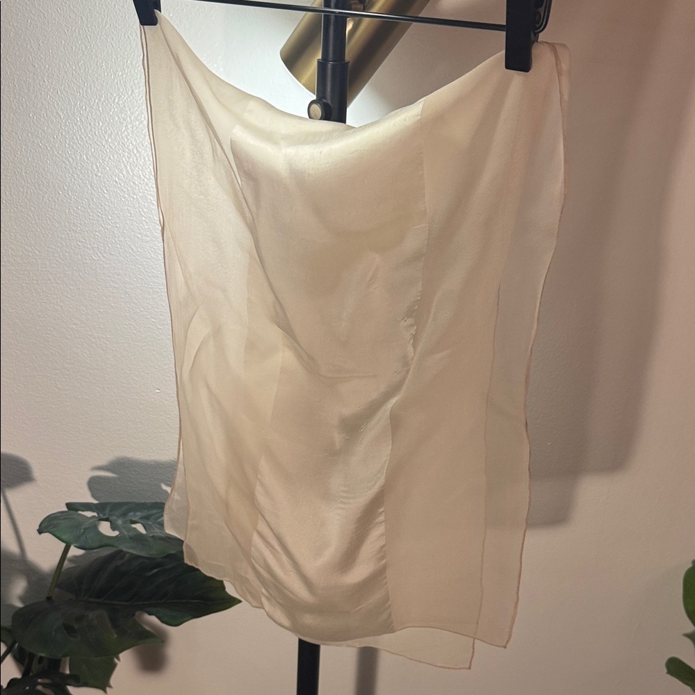 Messy chic French vibe Spring layered looks Mixed cream silks‎ long scarf